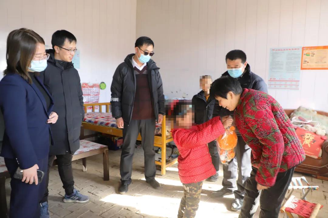 一處小屋 無限希望—團(tuán)區(qū)委攜手長(zhǎng)田實(shí)業(yè)到捐建“希望小屋”走訪慰問