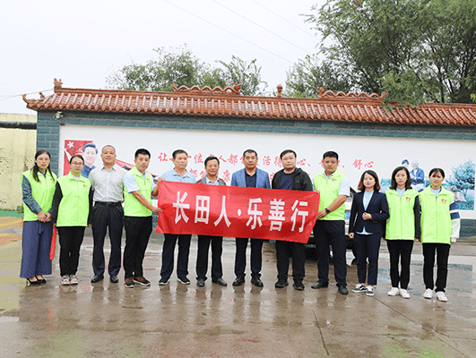 慰問孤寡老人 傳遞濃濃溫情 ——長(zhǎng)田實(shí)業(yè)董事長(zhǎng)張勇為濟(jì)陽街道敬老院老人送去中秋祝福