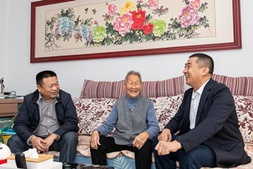 歲月含香 愛在重陽——濟(jì)陽區(qū)民政局?jǐn)y手長(zhǎng)田實(shí)業(yè)走訪慰問高齡老人